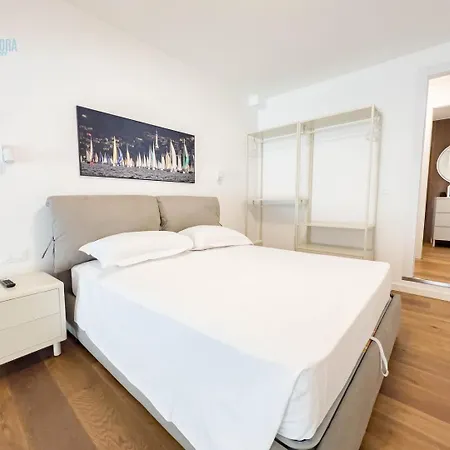 Capitolina 3 Tirabora Short Rent Τεργέστη