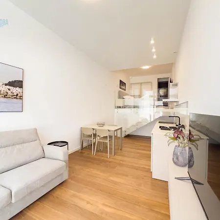 Διαμέρισμα Capitolina 3 Tirabora Short Rent Τεργέστη