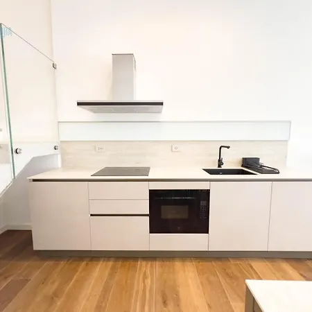 Capitolina 3 Tirabora Short Rent