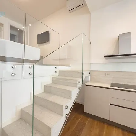 Capitolina 3 Tirabora Short Rent *